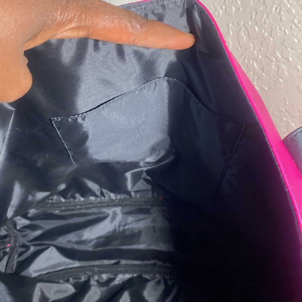 This bag contains magic faux leather tote bag - Picture 9 of 10